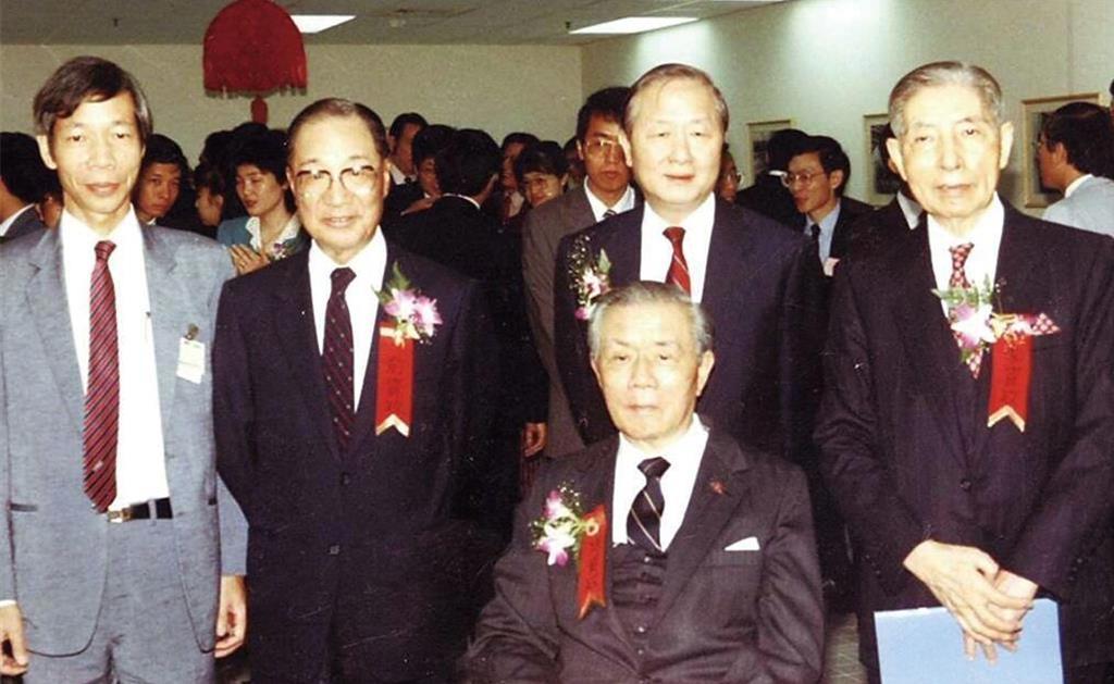 台湾半导体产业发源地「小欣欣零食店」 25日将设纪念牌，蒋万安出席。

1974