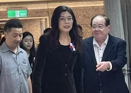 郑丽文公布国民党22个县市党部主委，17人续任，只有5名新人，显示维持稳定仍是郑