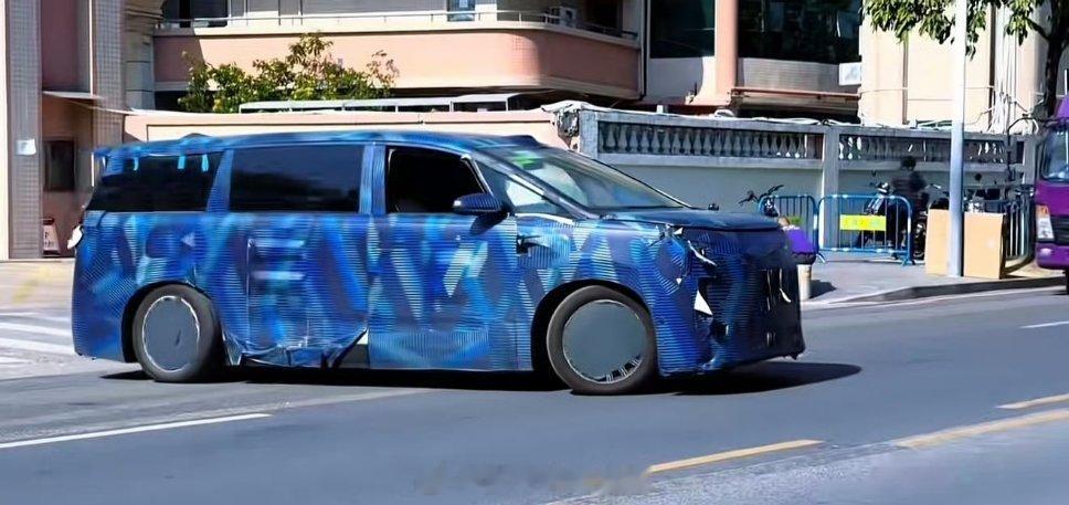 据说是D9L，这是真长啊大v聊车