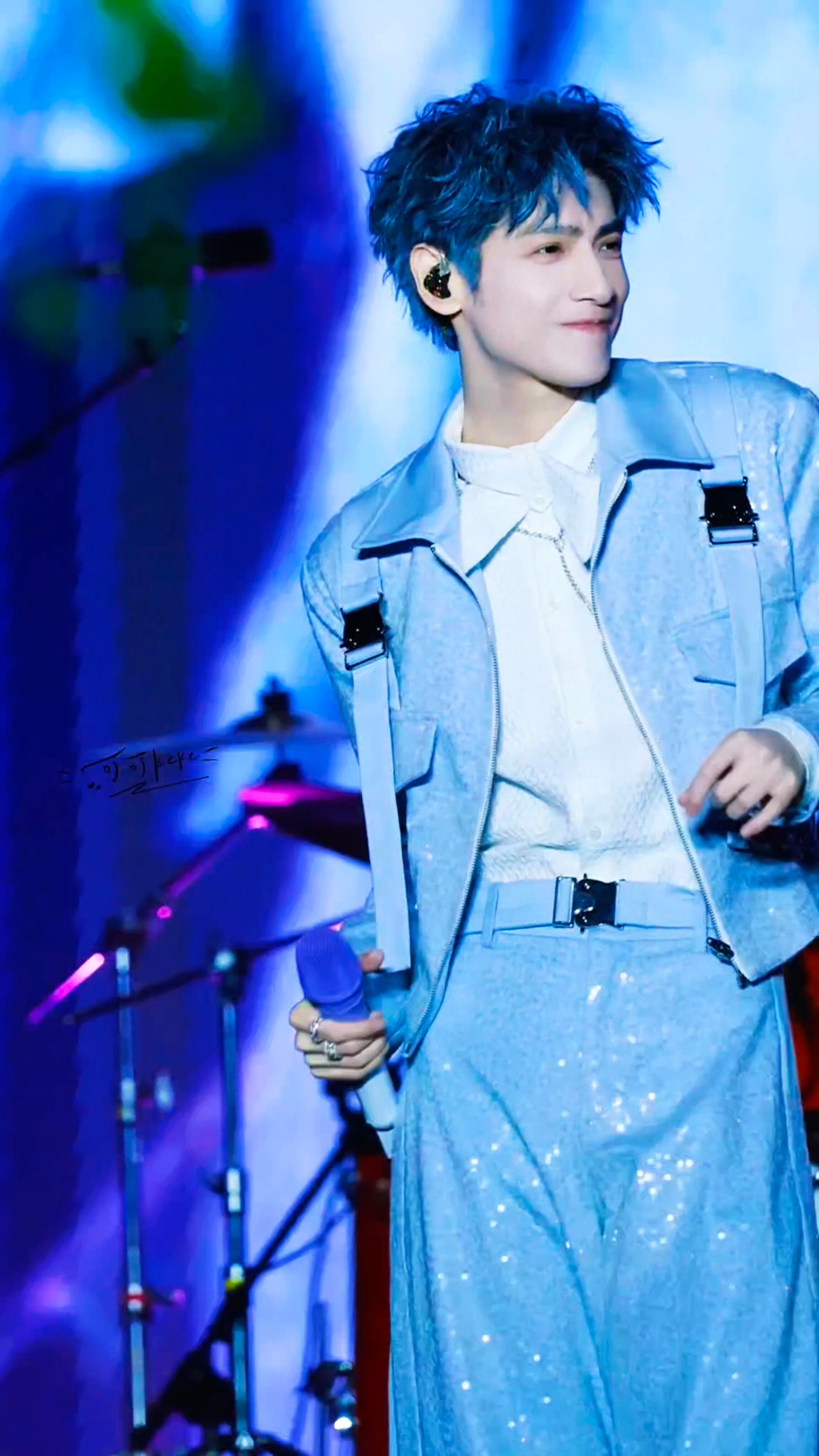 是谁啊！几天了还在回味罗云熙音乐节超绝舞台！ 