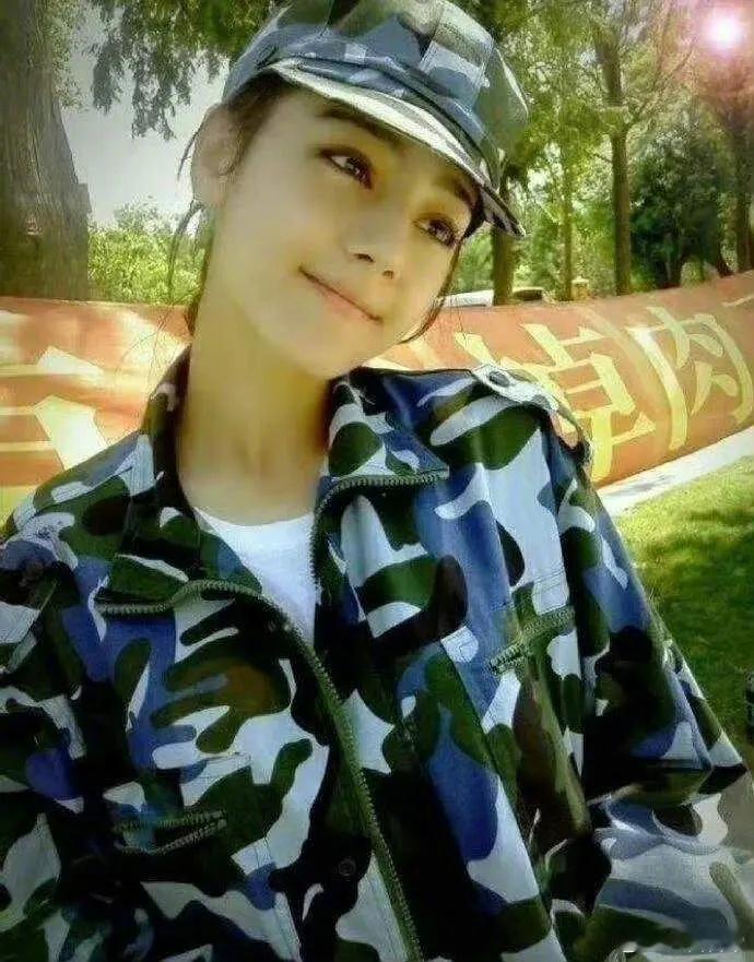 小花军训照迪丽热巴、娜扎、孟子义、赵今麦、田曦薇、王楚然、宋祖儿、张婧仪、陈都灵