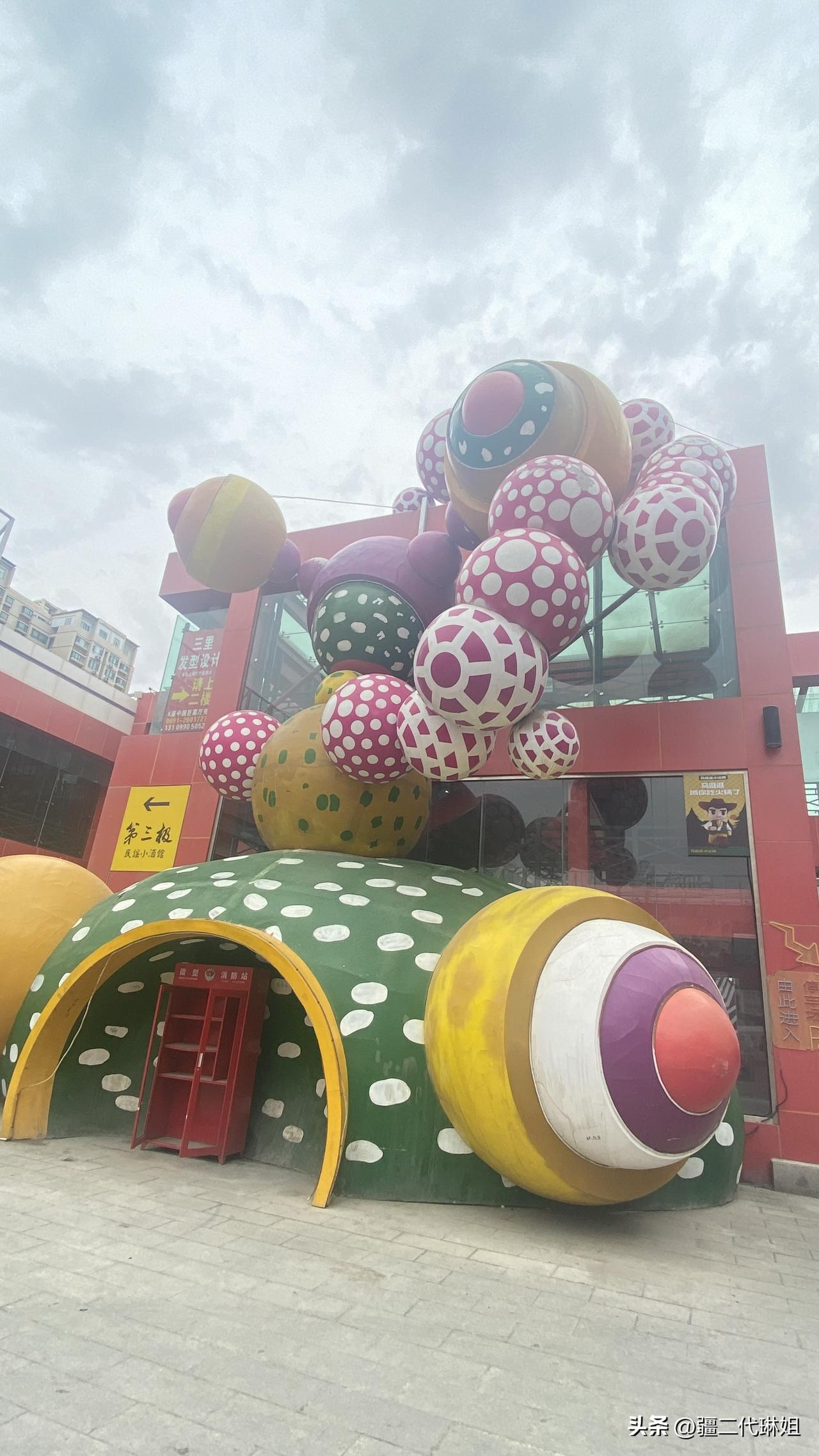 最近乌鲁木齐太热了，不只是天热热，乌鲁木齐的旅游热度也很热，天天看到大街小巷来的