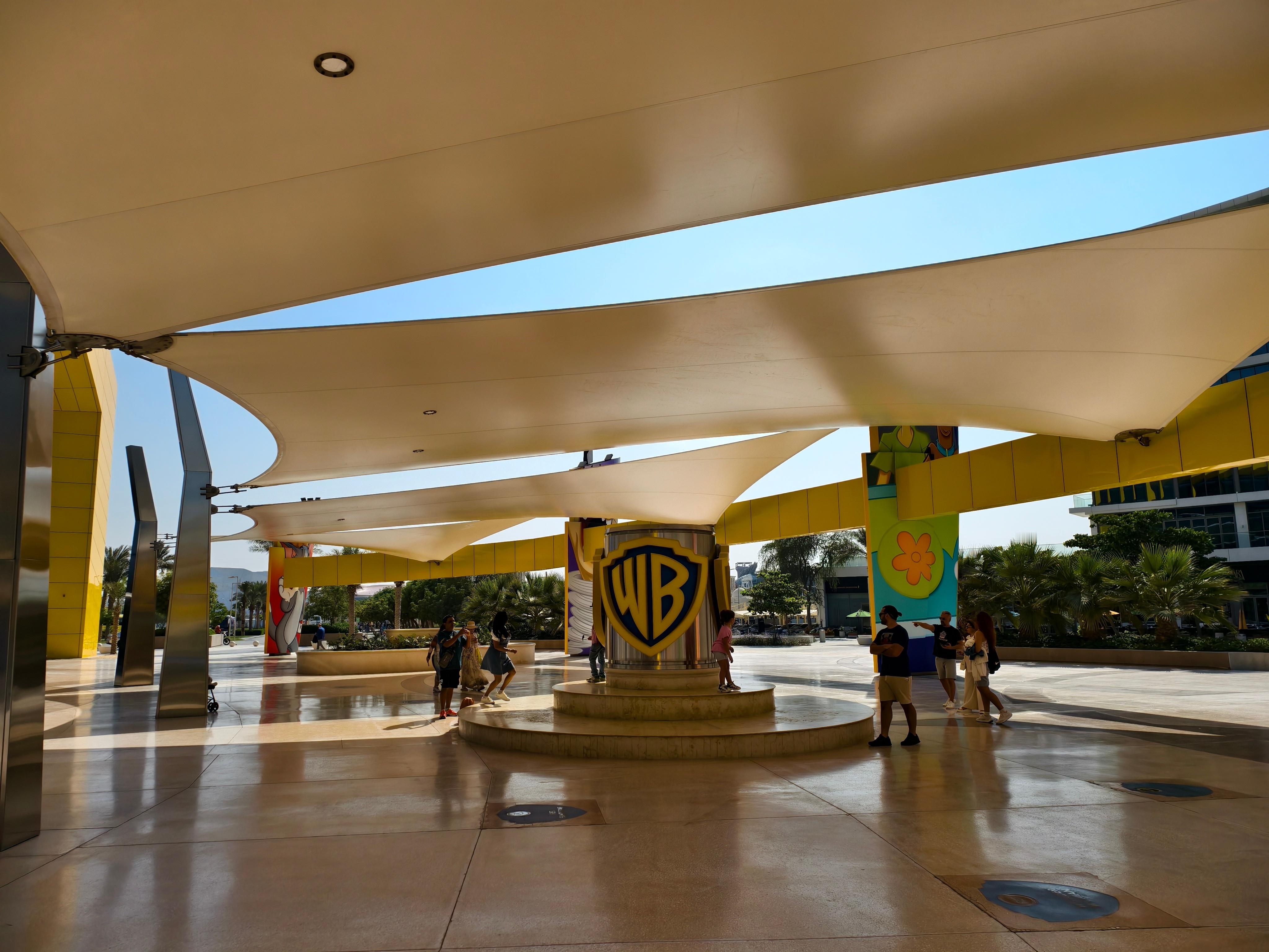 今天来阿布扎比华纳兄弟世界玩DC英雄！猫和老鼠！我来了！ 阿联酋·阿布扎比华纳兄