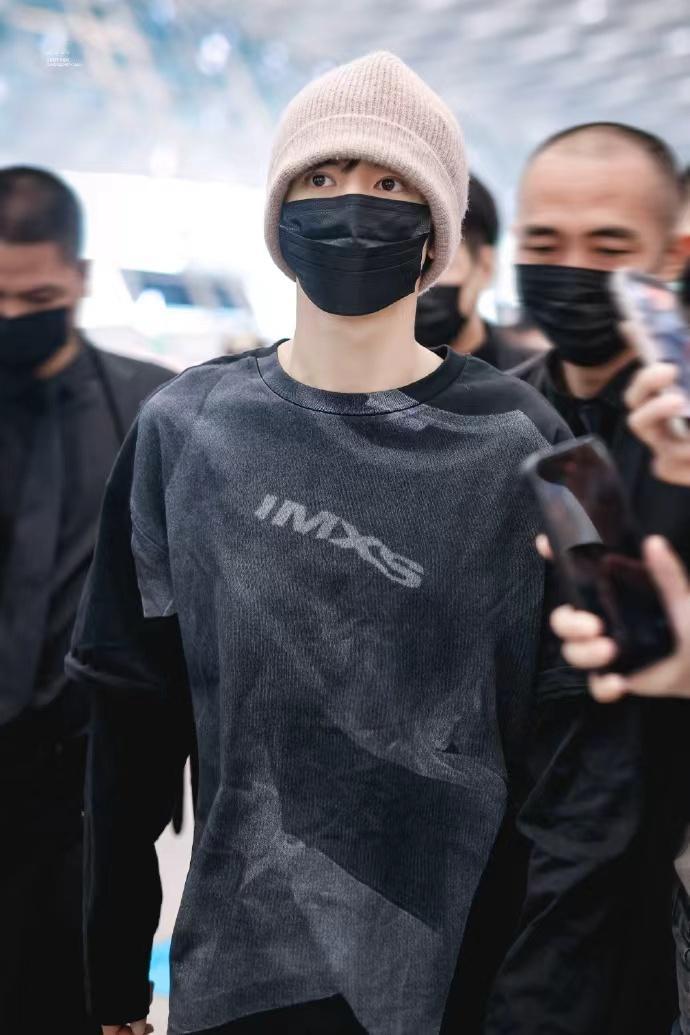 陈哲远针织帽look 陈哲远机场路透，针织帽look好男大，一切顺利！ 陈哲远出