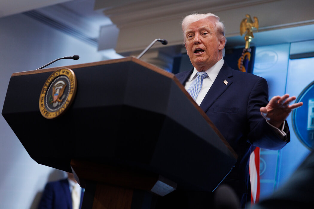 据参考消息报道，特朗普放话：美伊和平协议已触手可及，他对此非常乐观。伊朗领导人在