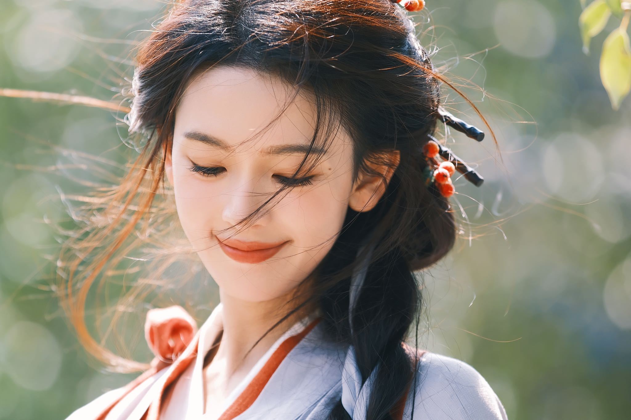 #陈瑶170甜妹# 被陈瑶最新的写真图片甜美暴击了[亲亲]低眸浅笑真的很鲨我啊！