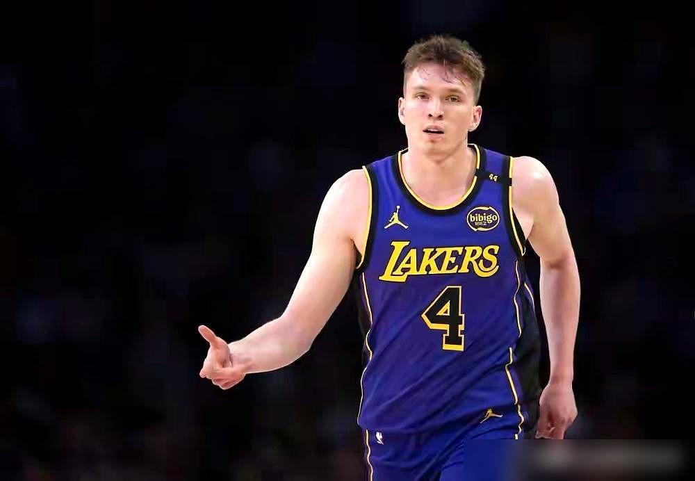 看着克内克特，心里真替他憋屈。
G联赛MVP一样砍分，回湖人却只能坐穿板凳，场均