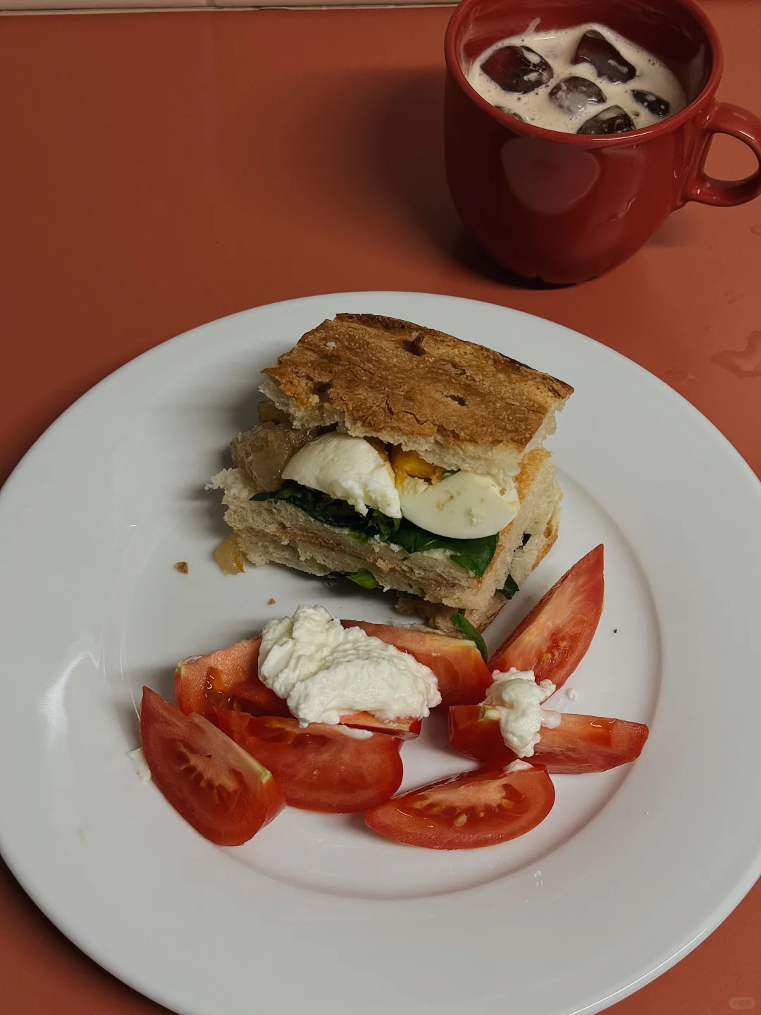 Breakfast in office牛筋鸡蛋三明治