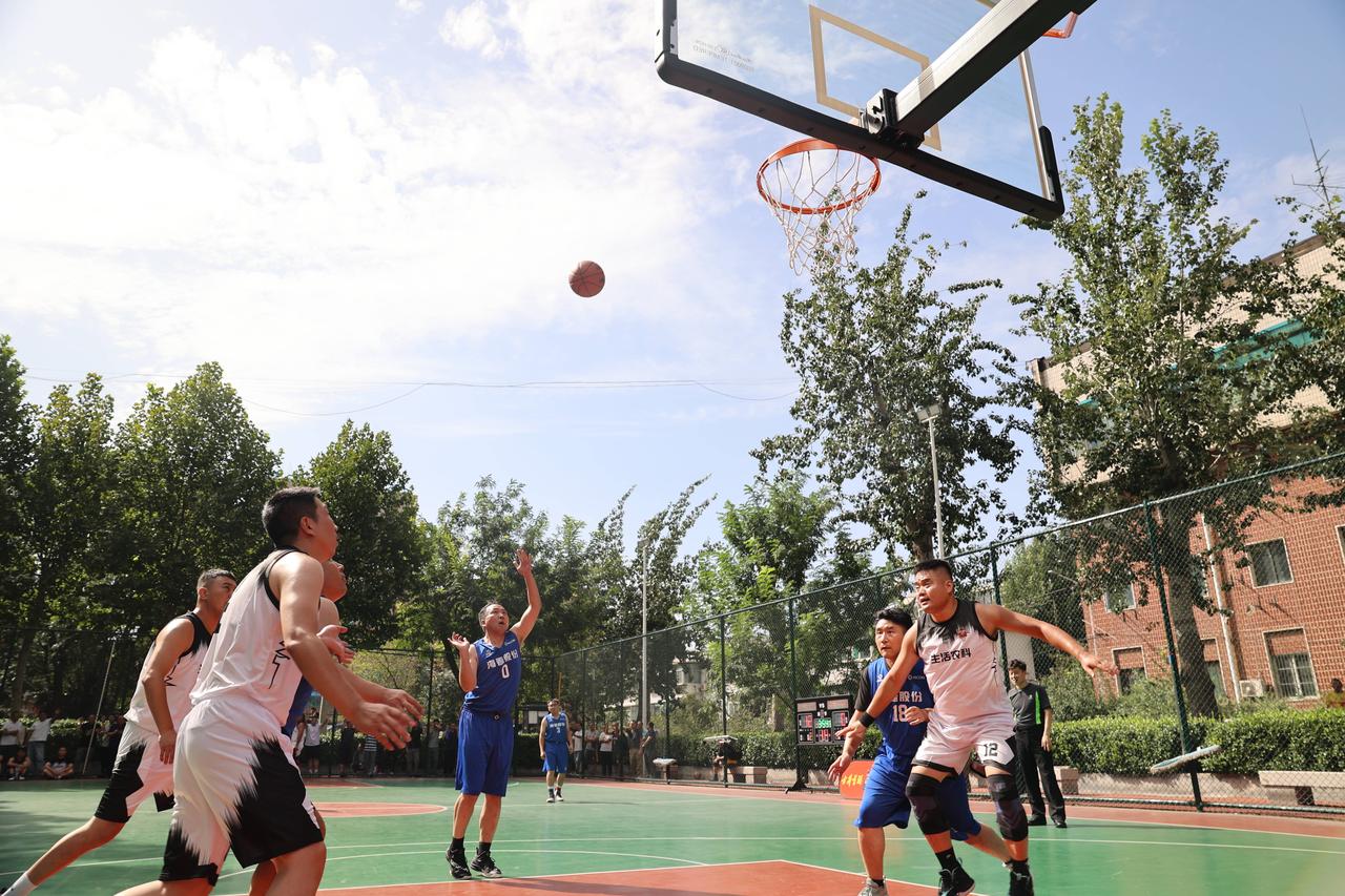 上头条聊CBA 本赛季CBA太有看头了！上海久事是夺冠最大热门，23胜4负排联盟