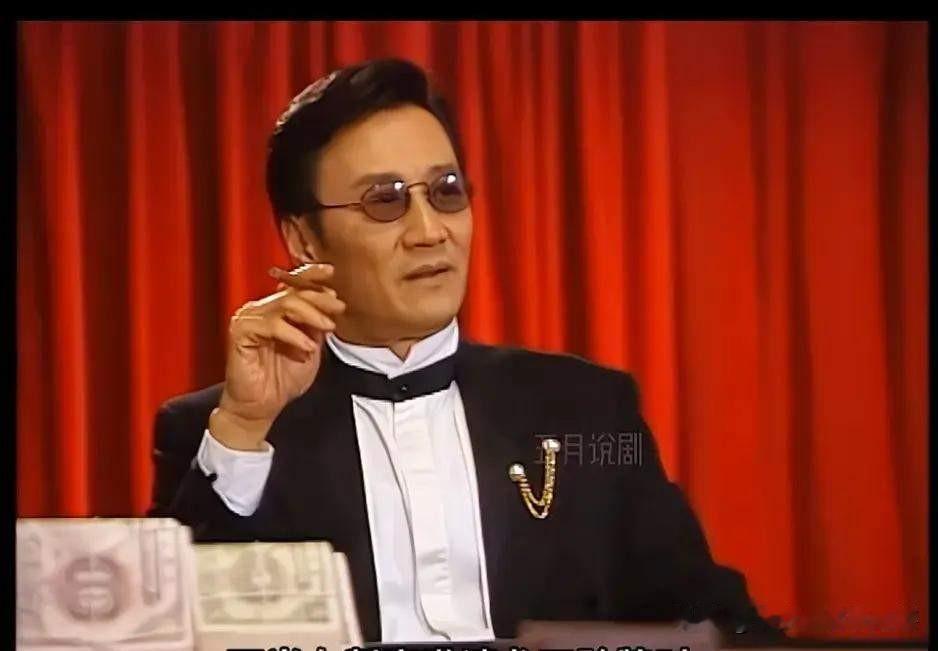 听闻谢贤去世的消息，很是震惊，两眼目视前方，想想自己多是看着谢贤的《神雕英雄传》