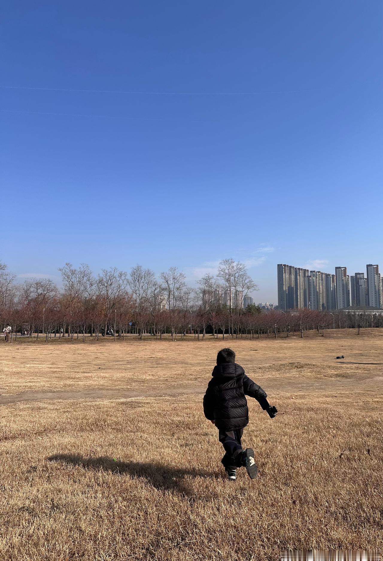 作为一名小朋友的家长
看完极度不适
他应该也是小朋友的家长吧
不觉得不合适吗
这