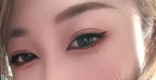 到底是什么样的巧手能画出这么漂亮的眼妆