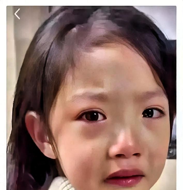 有个小姑娘语文考了99分，妈妈问那一分咋丢的。姑娘委屈地说，“水饺”的“饺”组词