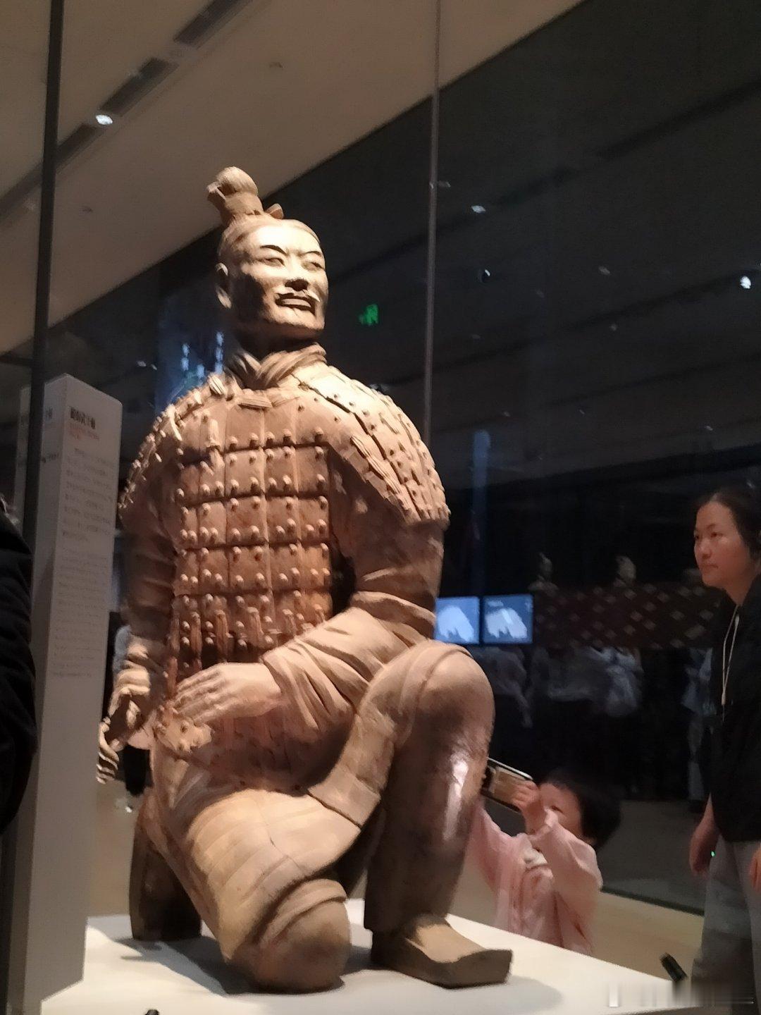 拿到全运会男子1500米自由泳铜牌的陕西小将李城宇，大家都说他酷似兵马俑长相。还