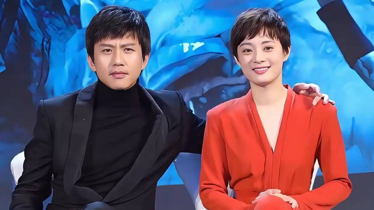 邓超孙俪同框，他搭肩她微笑，这氛围感绝了
