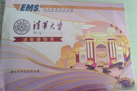 我们镇出了一个考上清华的，毕业后就再没回过家，去年他妈妈去世他才出现，穿得普普通