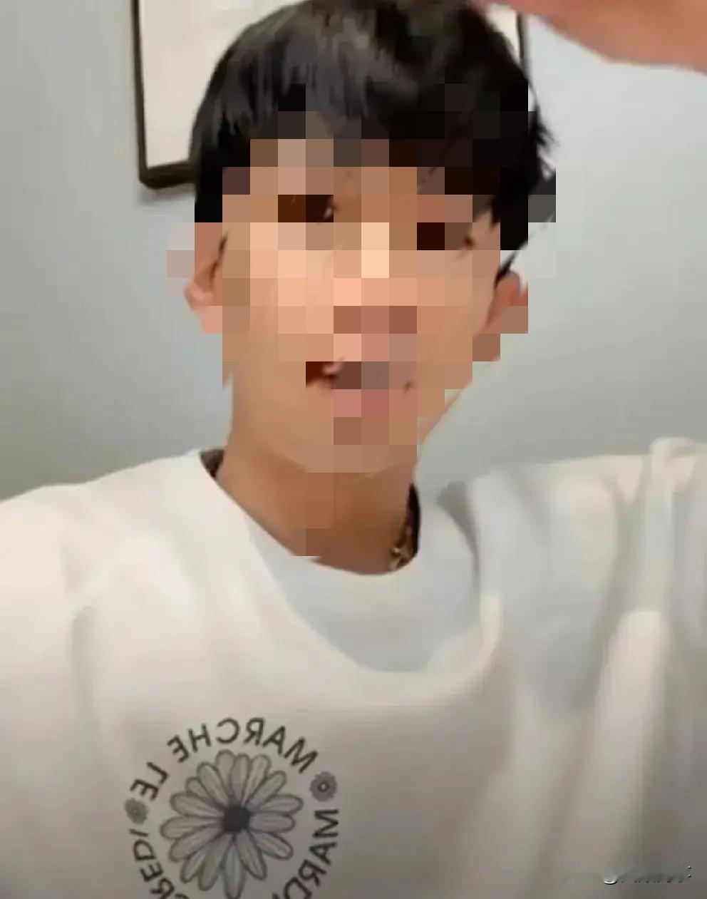 T佑自述巅峰期17秒广告报价高达数百万，收过各大主播私信献媚！

       