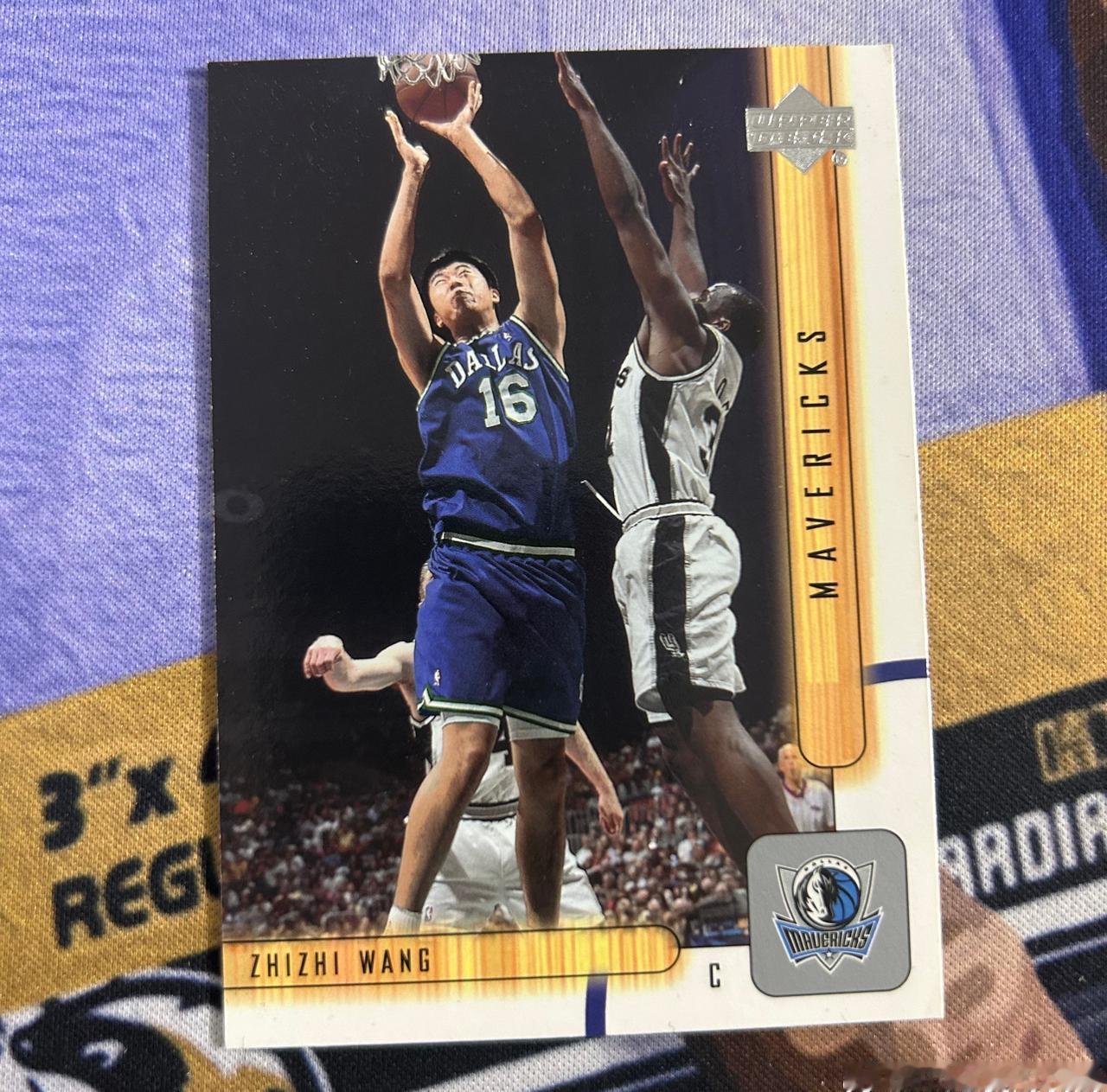 王在2001年4月5日创造了NBA历史，他在对阵老鹰队的比赛中出场8分钟，成为第
