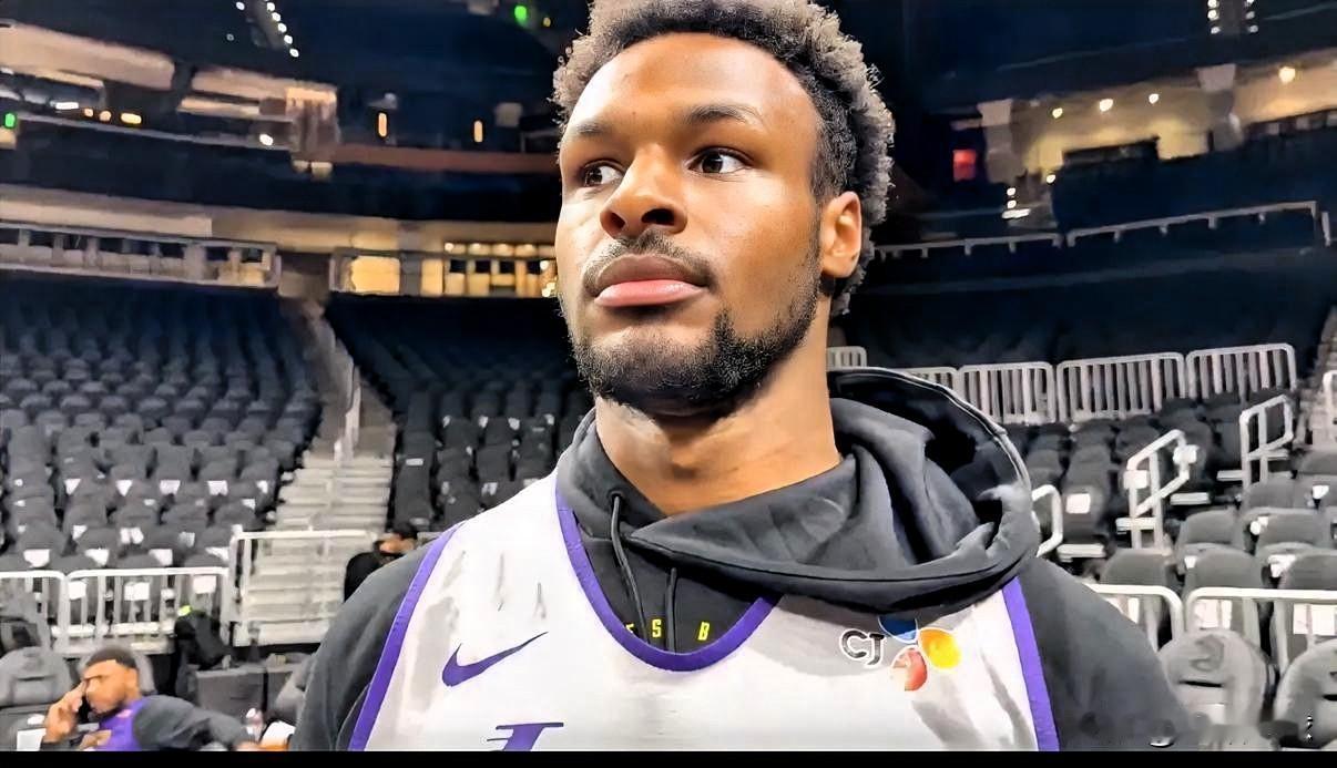 布朗尼总算说出了心里话，全身上下都透露出一股自信，不愧是詹姆斯的儿子。

今日，