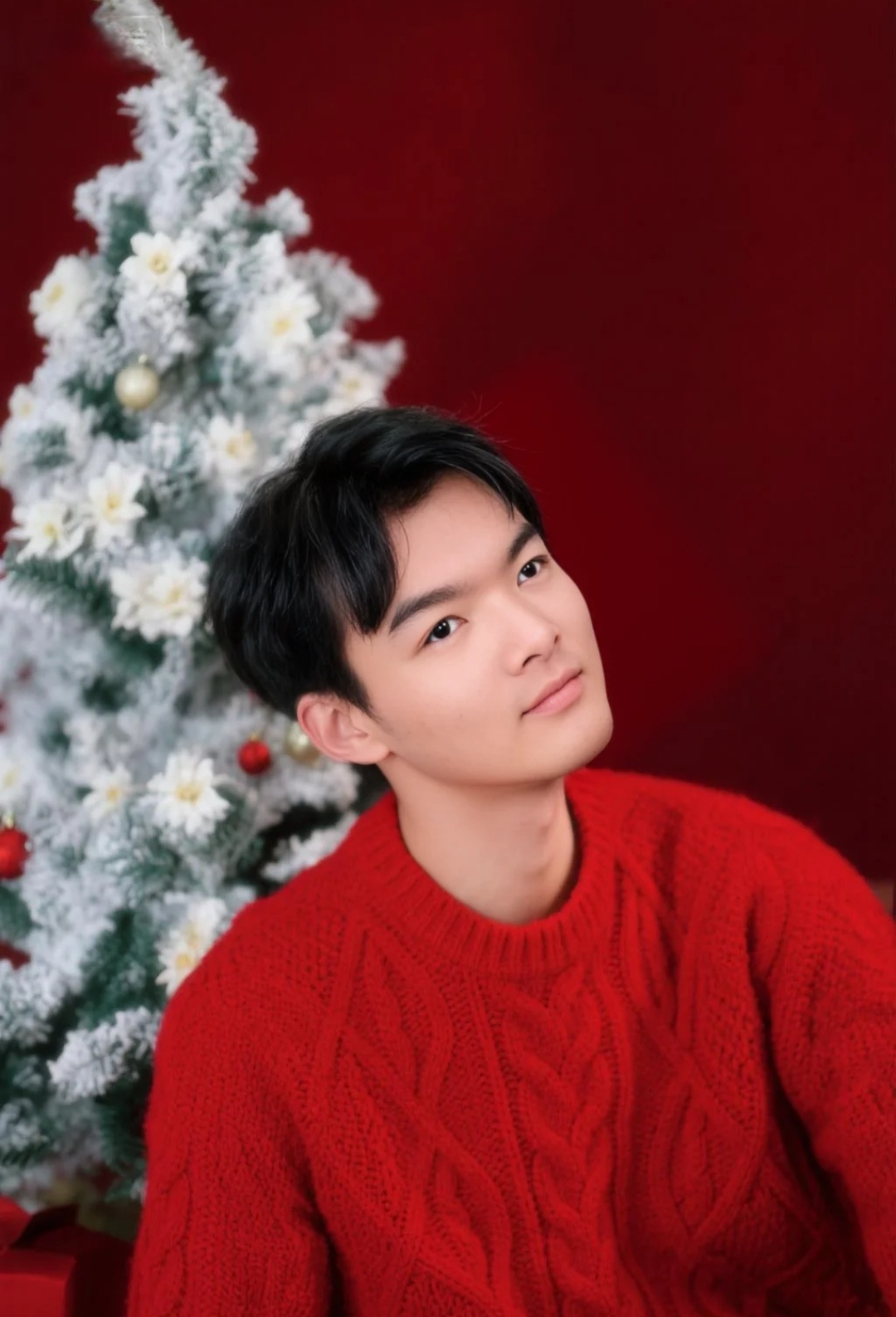 🎄今日我最美  圣诞节就要到了🎄提前预热一下圣诞氛围！红毛衣+圣诞树=节日感