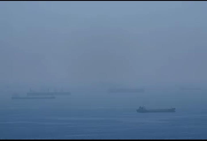 2026年5月4日，霍尔木兹海峡的天刚蒙蒙亮，美国中央司令部在佛罗里达坦帕的麦克