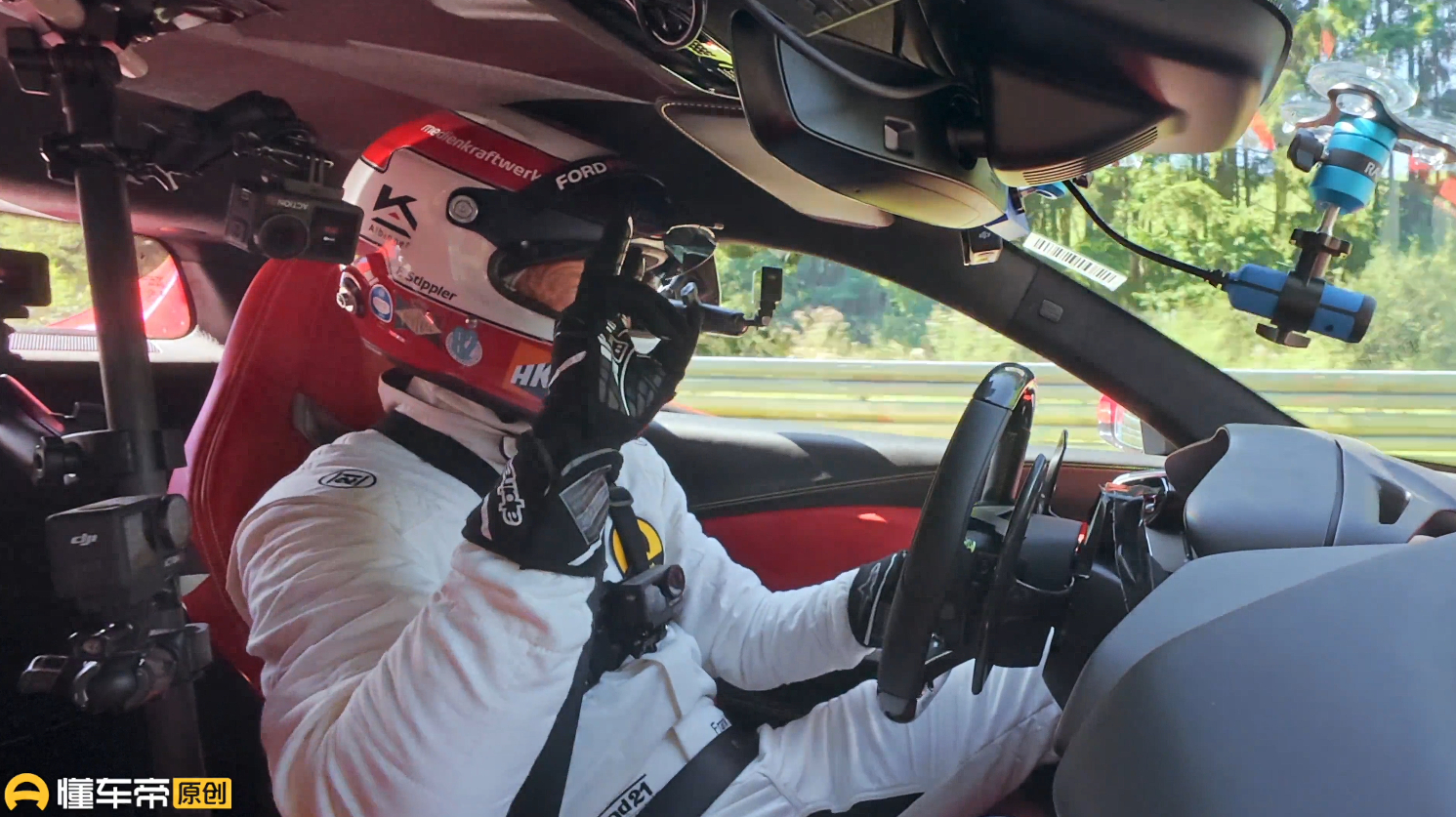 懂che帝几天前的懂车性能场节目，拉了保时捷911 GT3 RS、法拉利296 