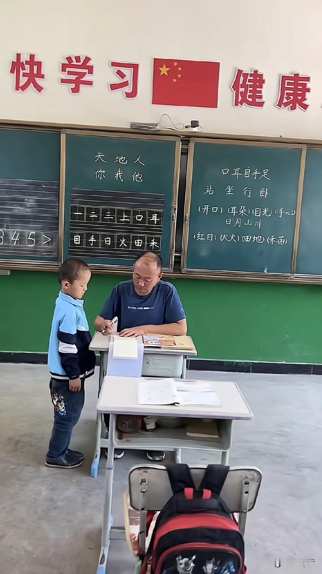 全班只有一名学生！网友调侃导师制。全国还有多少这样的村小？这样的村小该不该撤销？