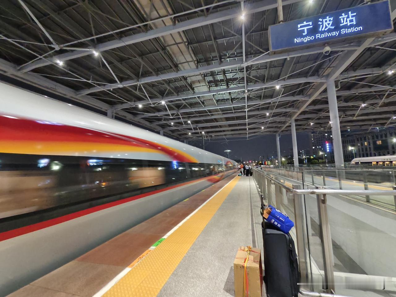 昨天发的马斯克母子夸中国旅游很棒的帖子，评论中提到了中国的基建环境，确实，中国高