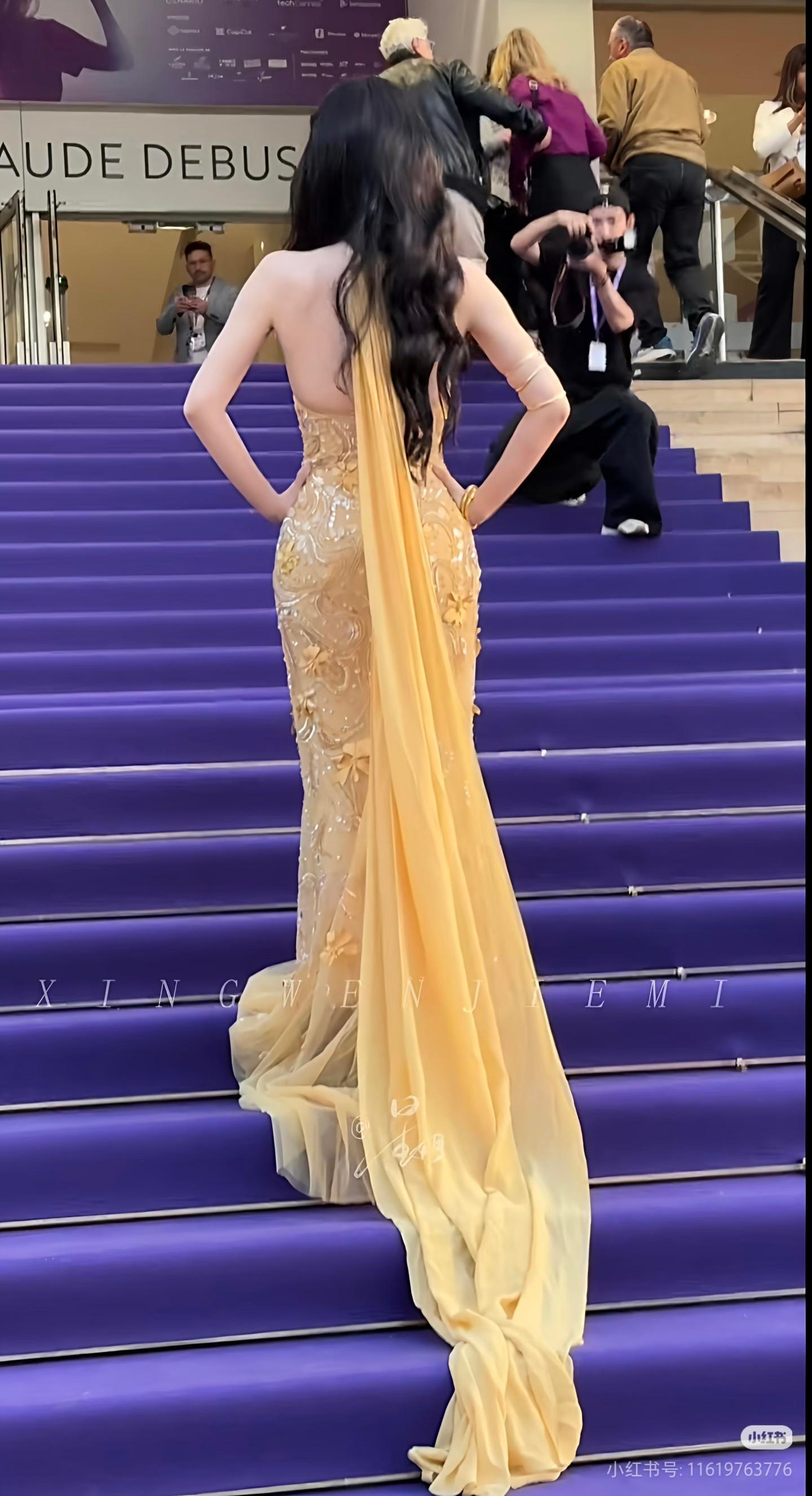 虞书欣 🐟虞书欣林晚星 🐟虞书欣云初 你是夏日限定的玫瑰，冬日限定的雪花” 