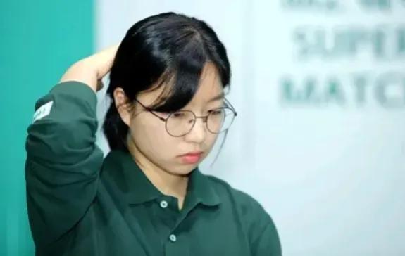 LG杯韩国选拔紧锣密鼓
女王 连闯四关晋级四强



第29届LG杯世界围棋棋王