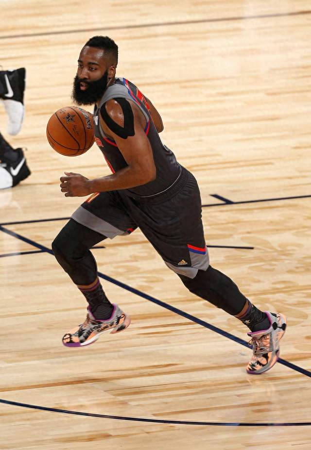 NBA战火重燃:骑士媒体日，新援集体亮相，哈登表态剑指总冠军