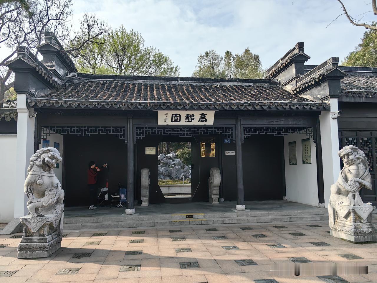 每次来溧阳，我一早都要去附近的护城河和高静园转转，每次都没有让我失望。
江苏溧阳