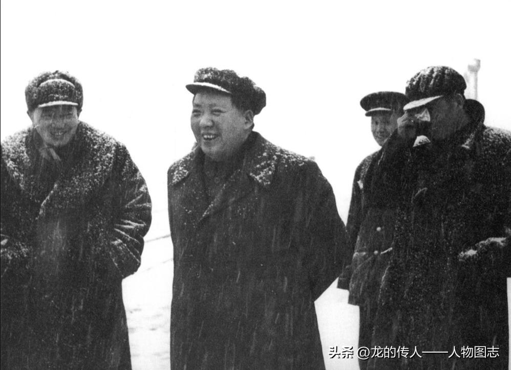1953年毛主席在视察武汉途中