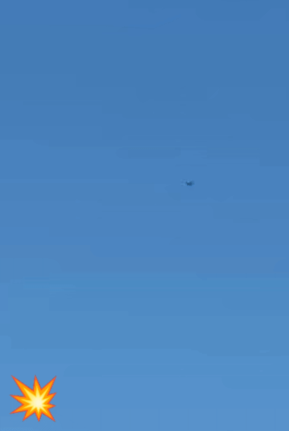 一架隶属M军的F15战机在科威特领空被击落！从视频看战机被击中尾部起火后以“落叶