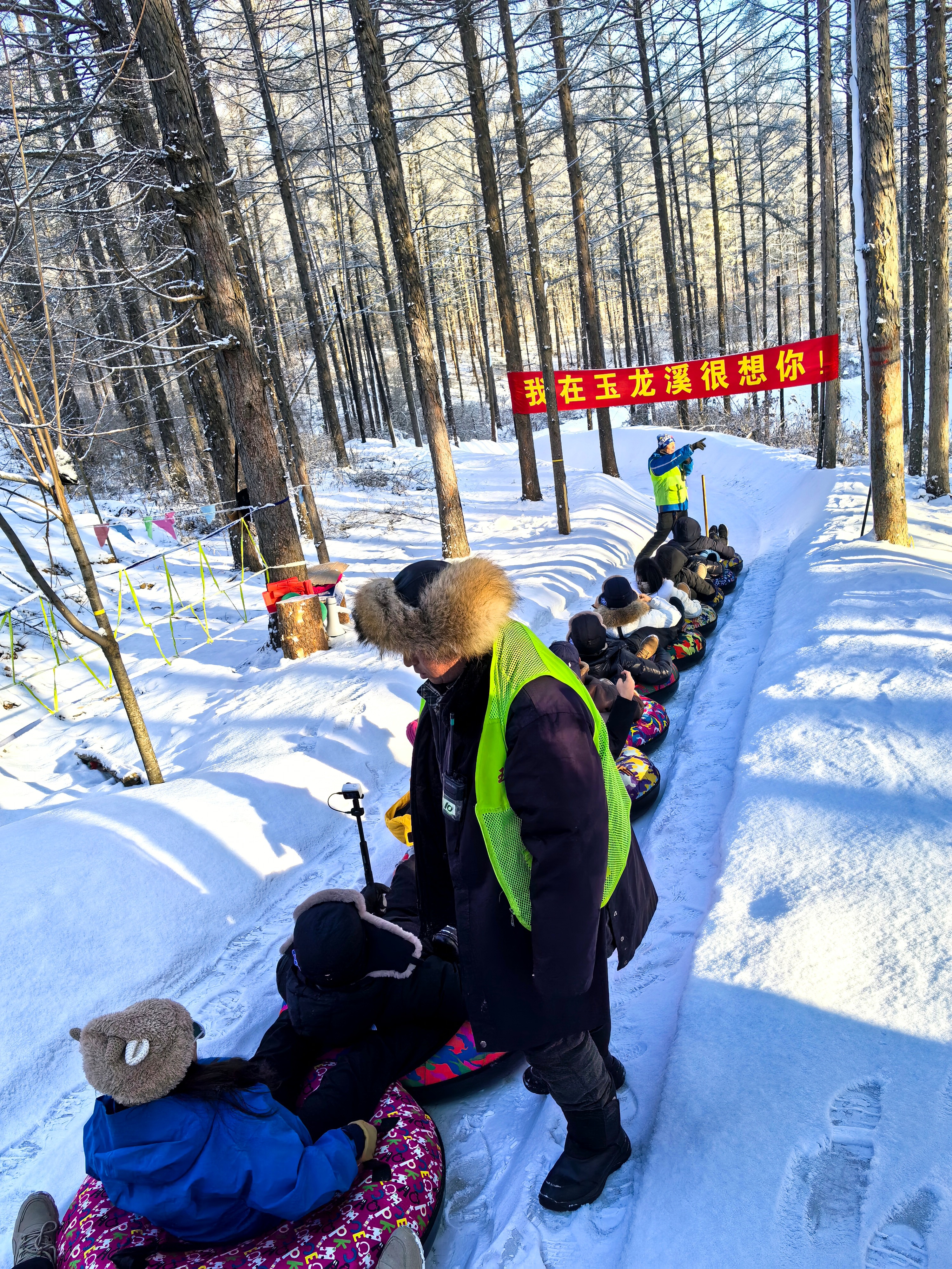 冰天雪地也是金山银山 抚顺的冬天，处处冰雪画卷，魅力爆棚啊！玉龙溪大峡谷整个景区