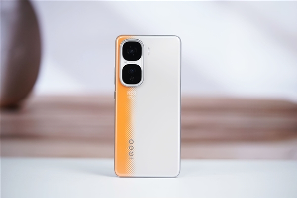 iQOO Neo10 Pro+的安兔兔综合成绩直接超过了331万 ​​​