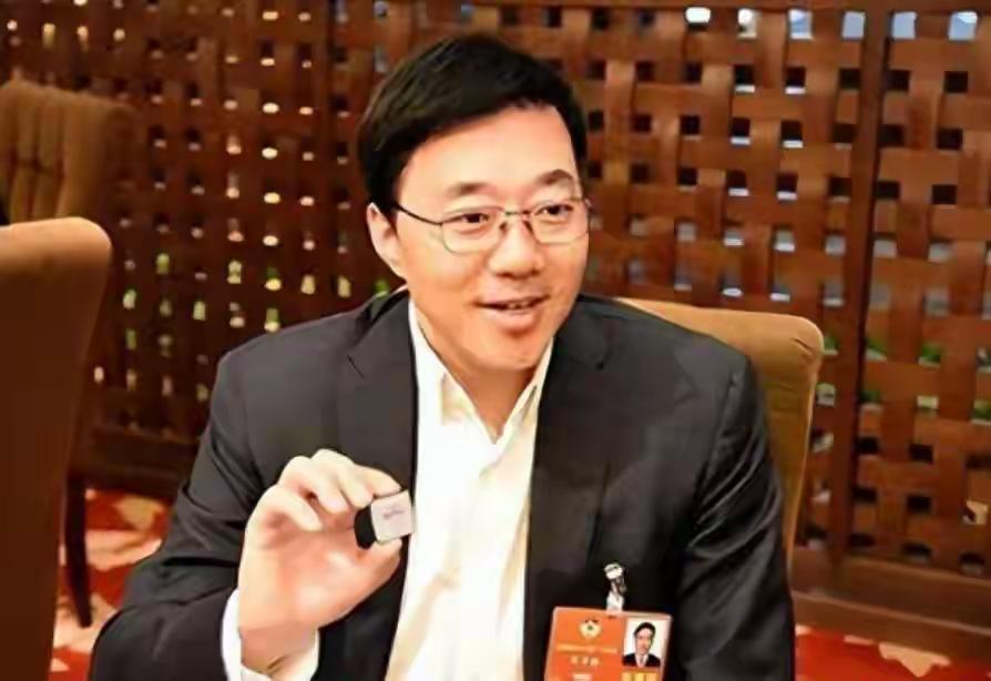 邓中翰被称为中国芯片之父，曾是硅谷炙手可热的科学家，却放弃美国优渥生活，毅然回国