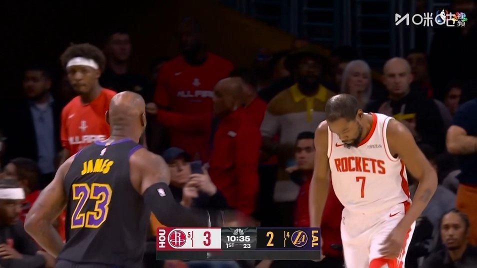 詹姆斯顶着杜兰特上了一个这个镜头 思绪很多啊 