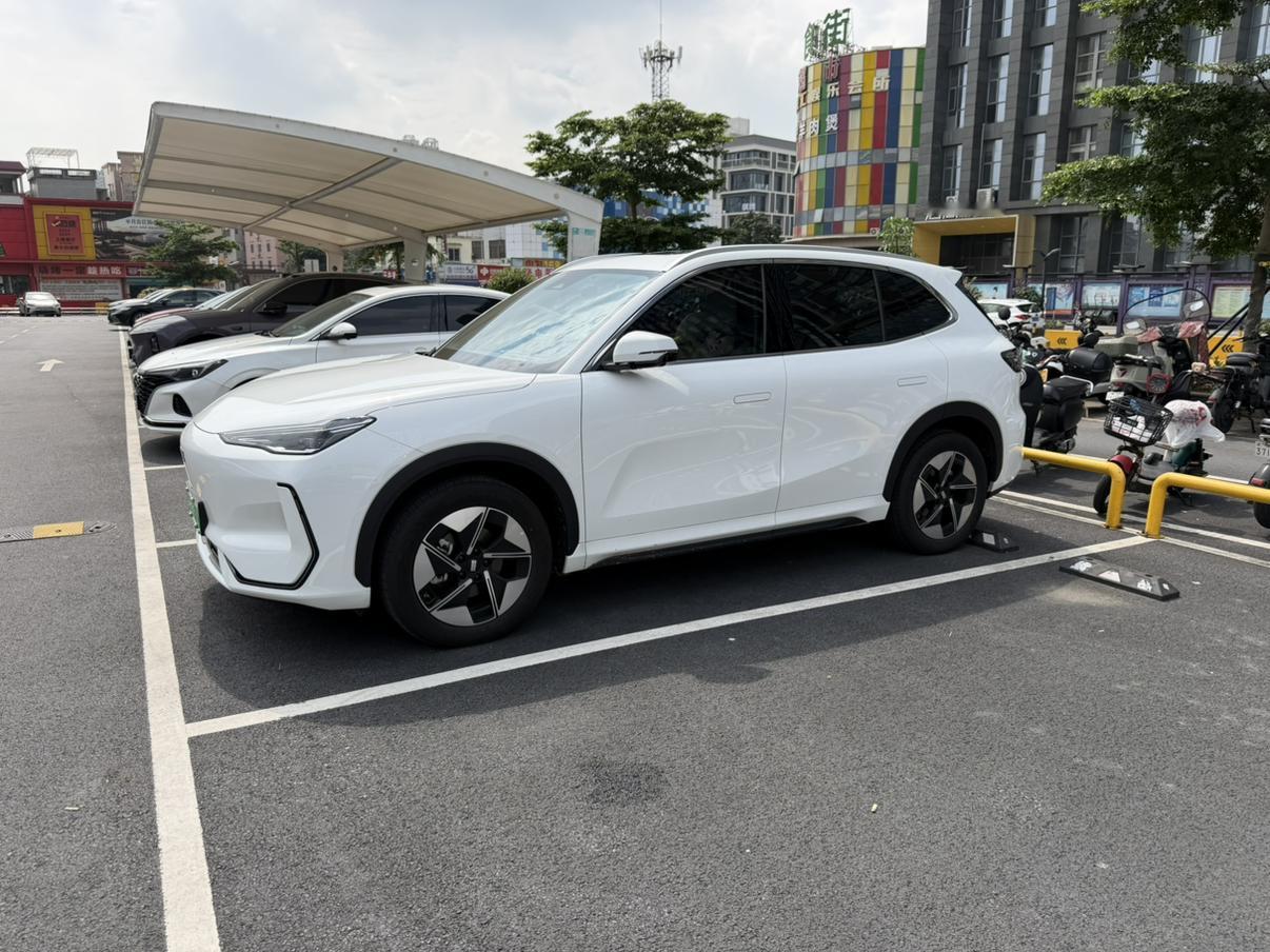 第一年买车时，保险直接在4S店办理，价格方面基本没有太多选择空间，没什么可多说的
