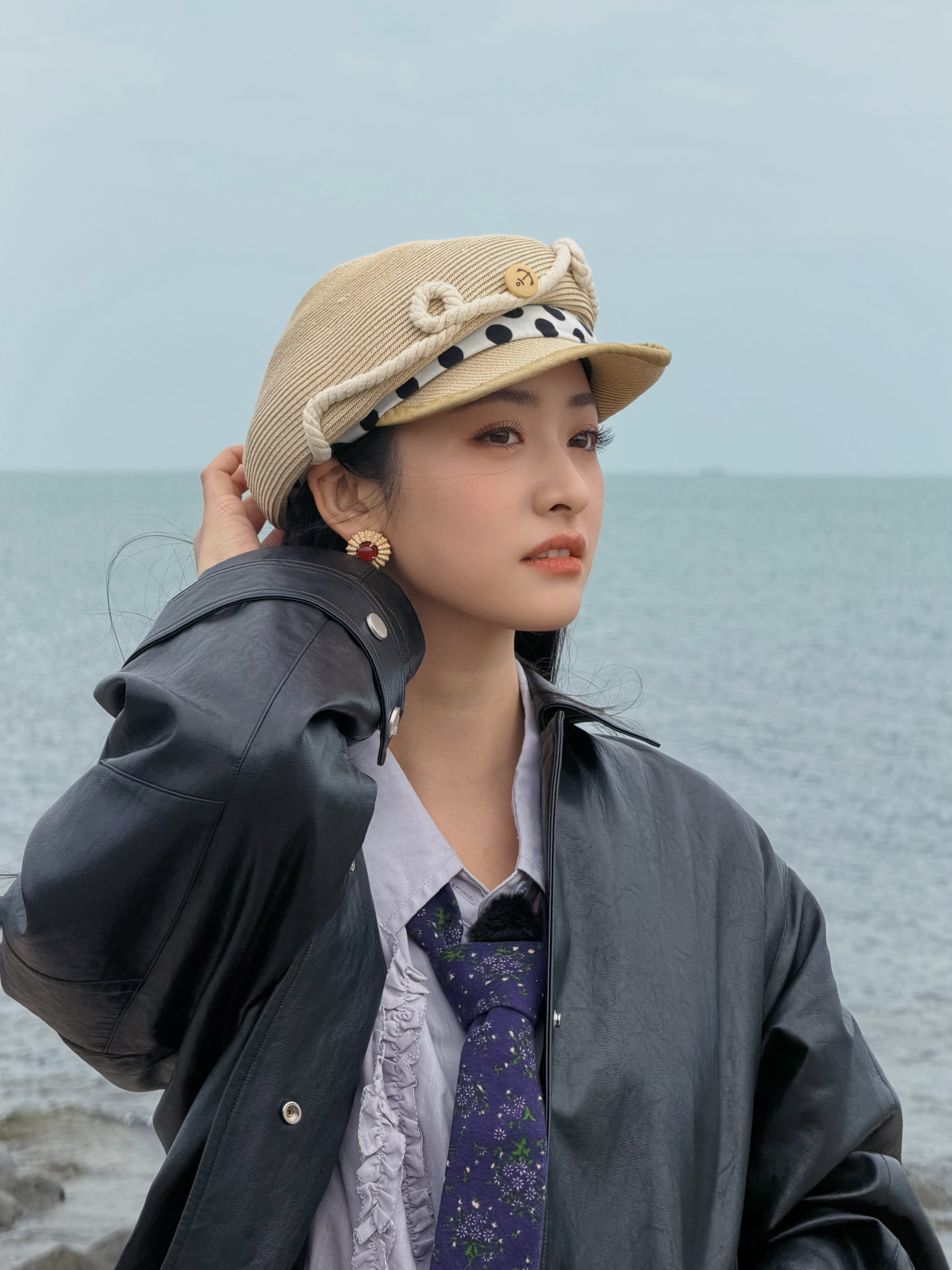 谁给王鹤棣拍的照谁给王鹤棣拍的照片，原来是我们月子啊，沈月镜头里的王鹤棣真的有点