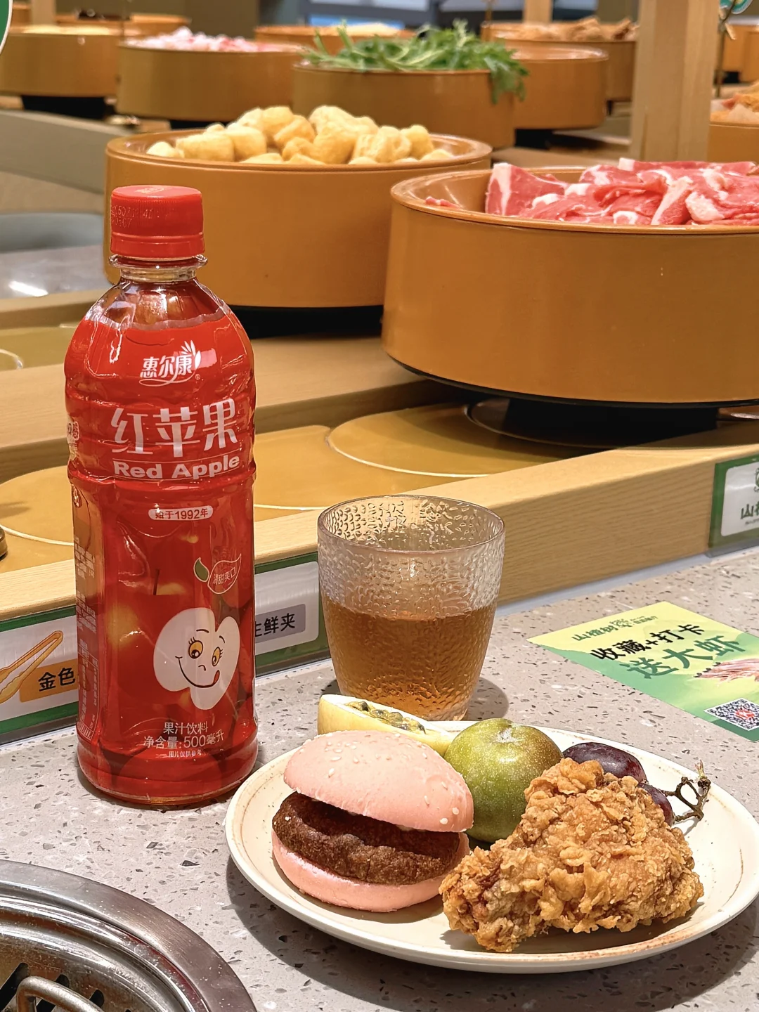 下了班的chill时刻，适合来一口红苹果🧊🍎