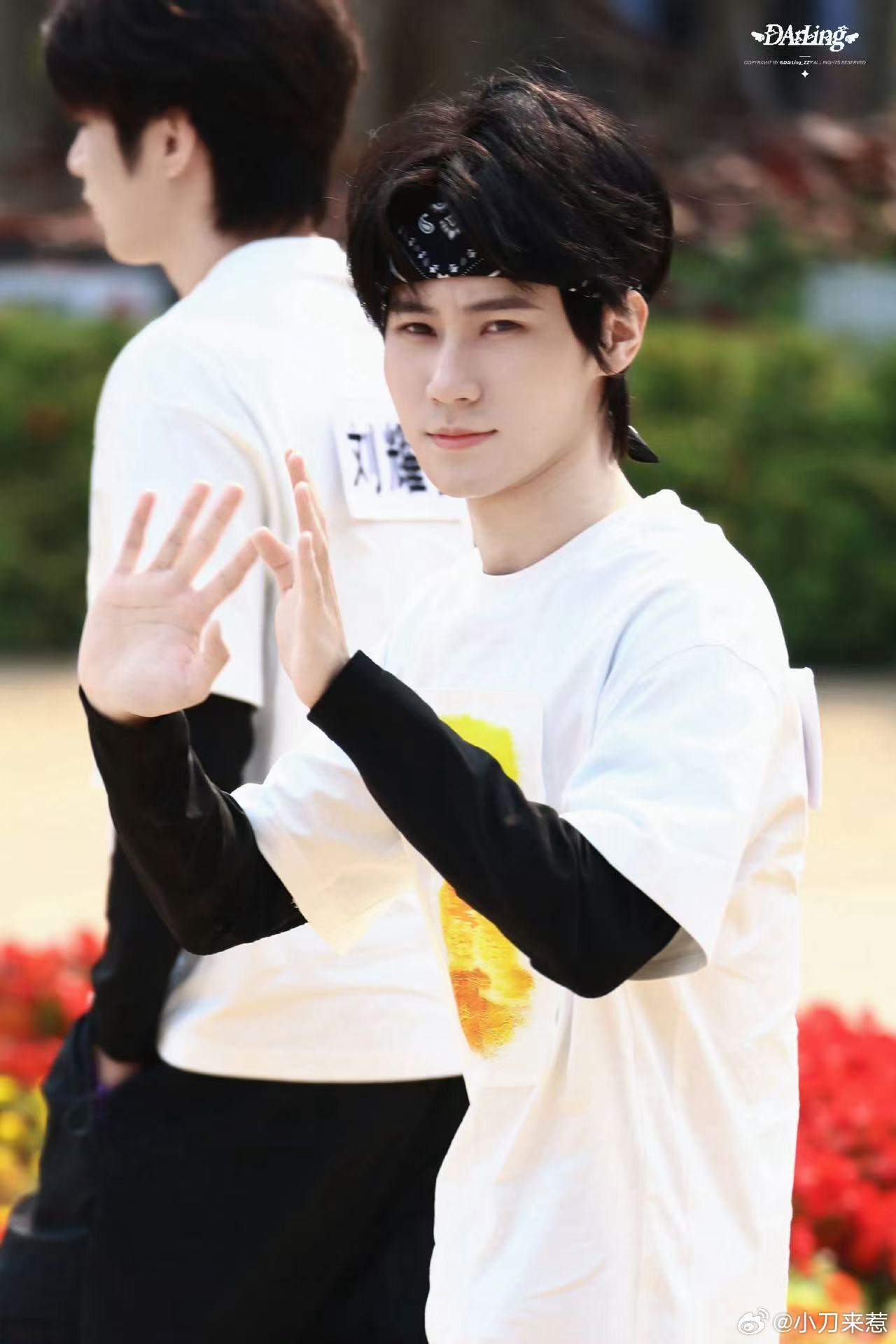 张真源跑男挡不住的青春气息张真源发带小子张真源的青春气息真的不用刻意表现！跑男里