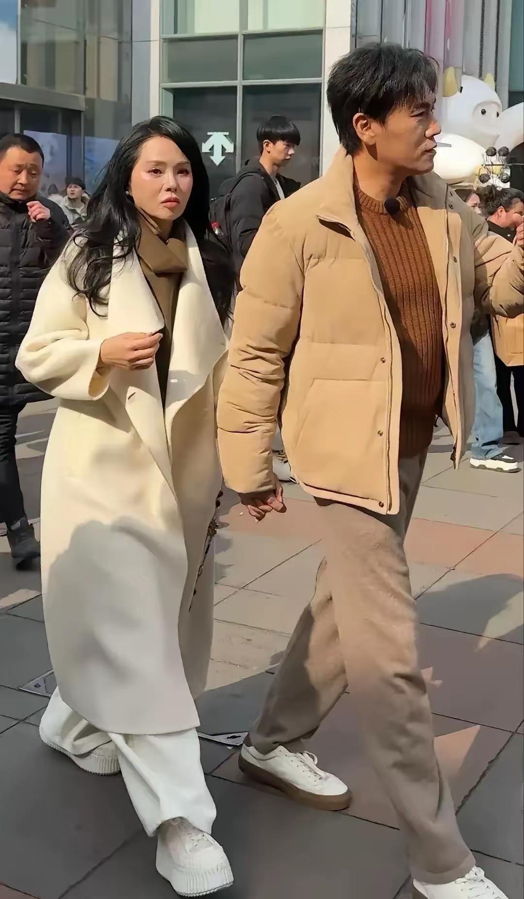 突然觉得秦昊很亏，伊能静配不上秦昊。
1.自己越来越帅，伊能静长相一般，越来越老