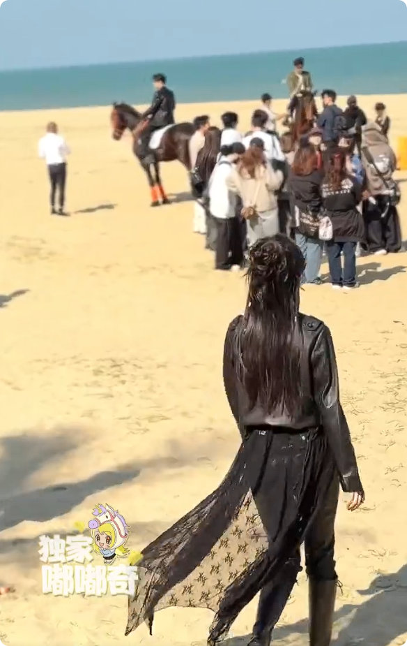 王鹤棣孟子义同框骑马你好星期六 王鹤棣孟子义骑马路透杀疯了！俩人同框的画面感绝了