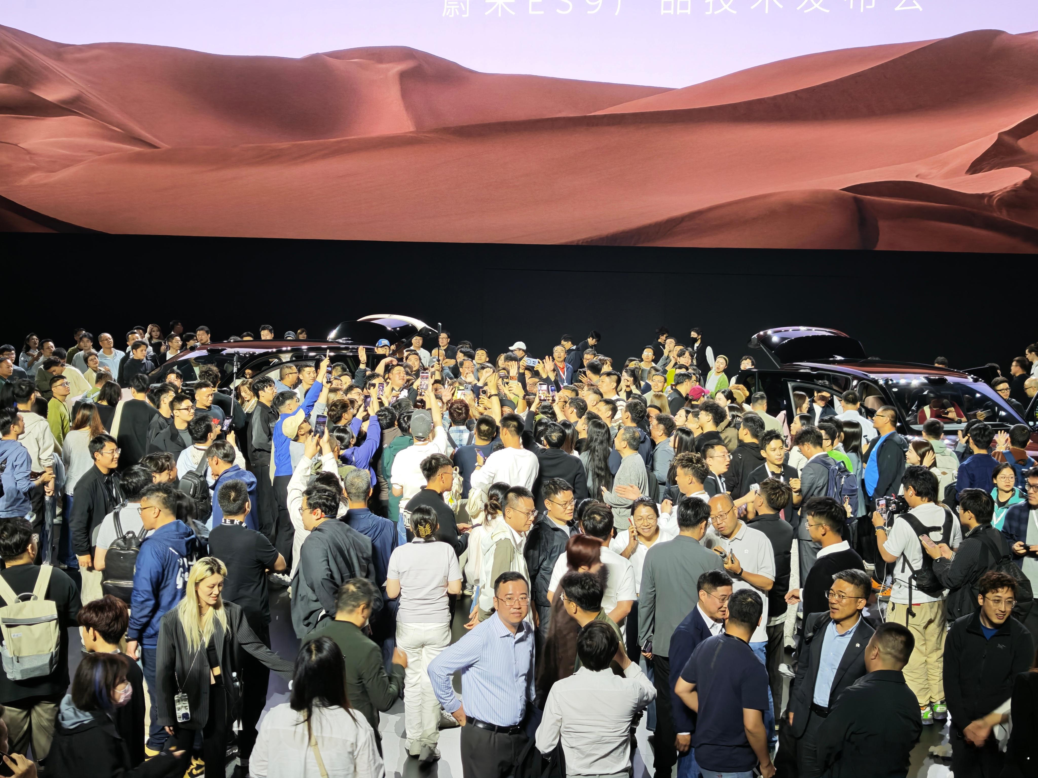 不要以为昨天晚上的ES9发布热度冲高是一件稀疏平常的事儿，也不要认为这是什么水军