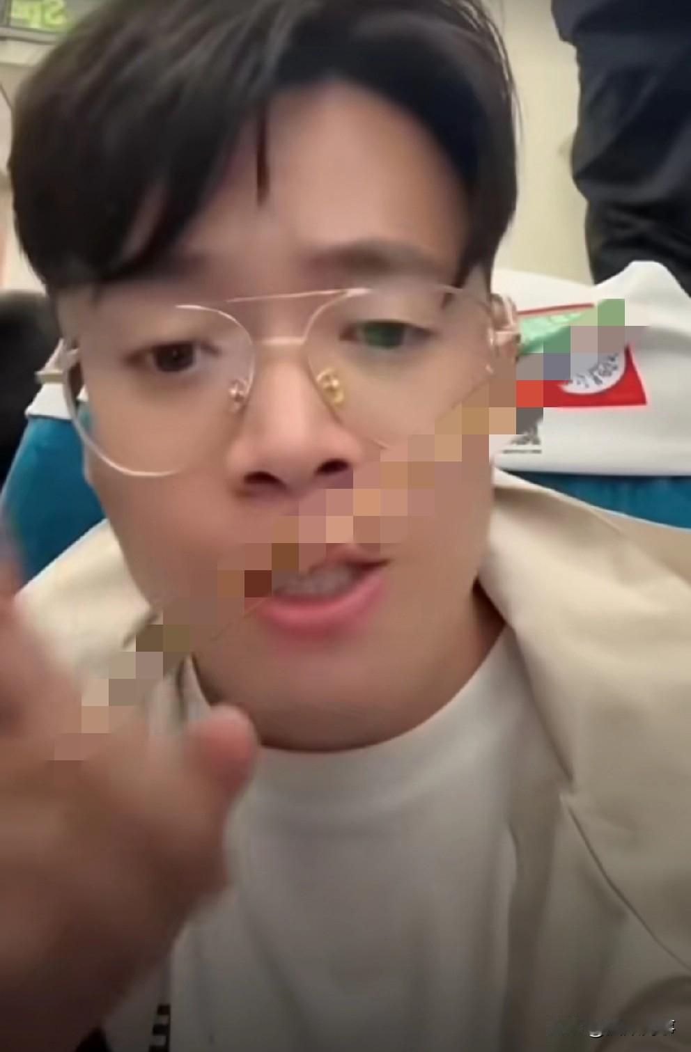 “占地记者”因2万喜钱分配不均内讧。

         数十名占地记者赶到锦州