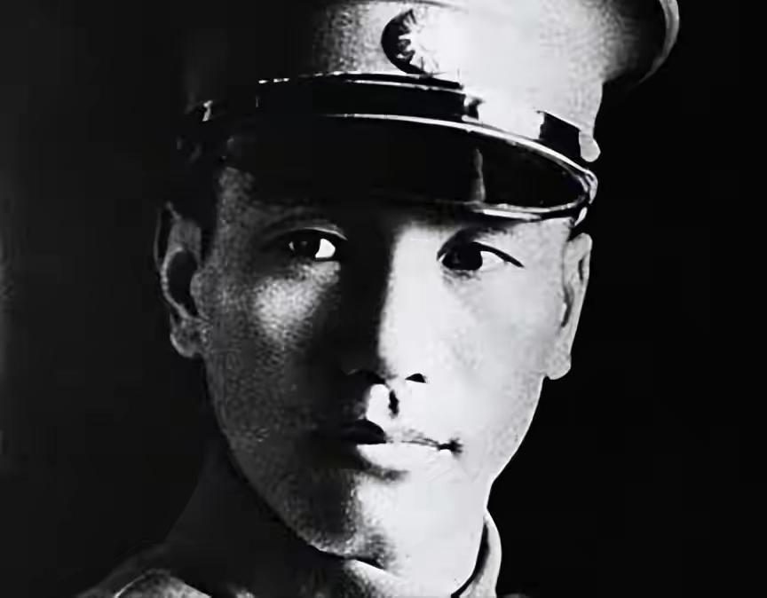 曾协助蒋介石登顶，终被蒋亲令处死，妻子携遗照留下伤痛瞬间…
 
1940年重庆的