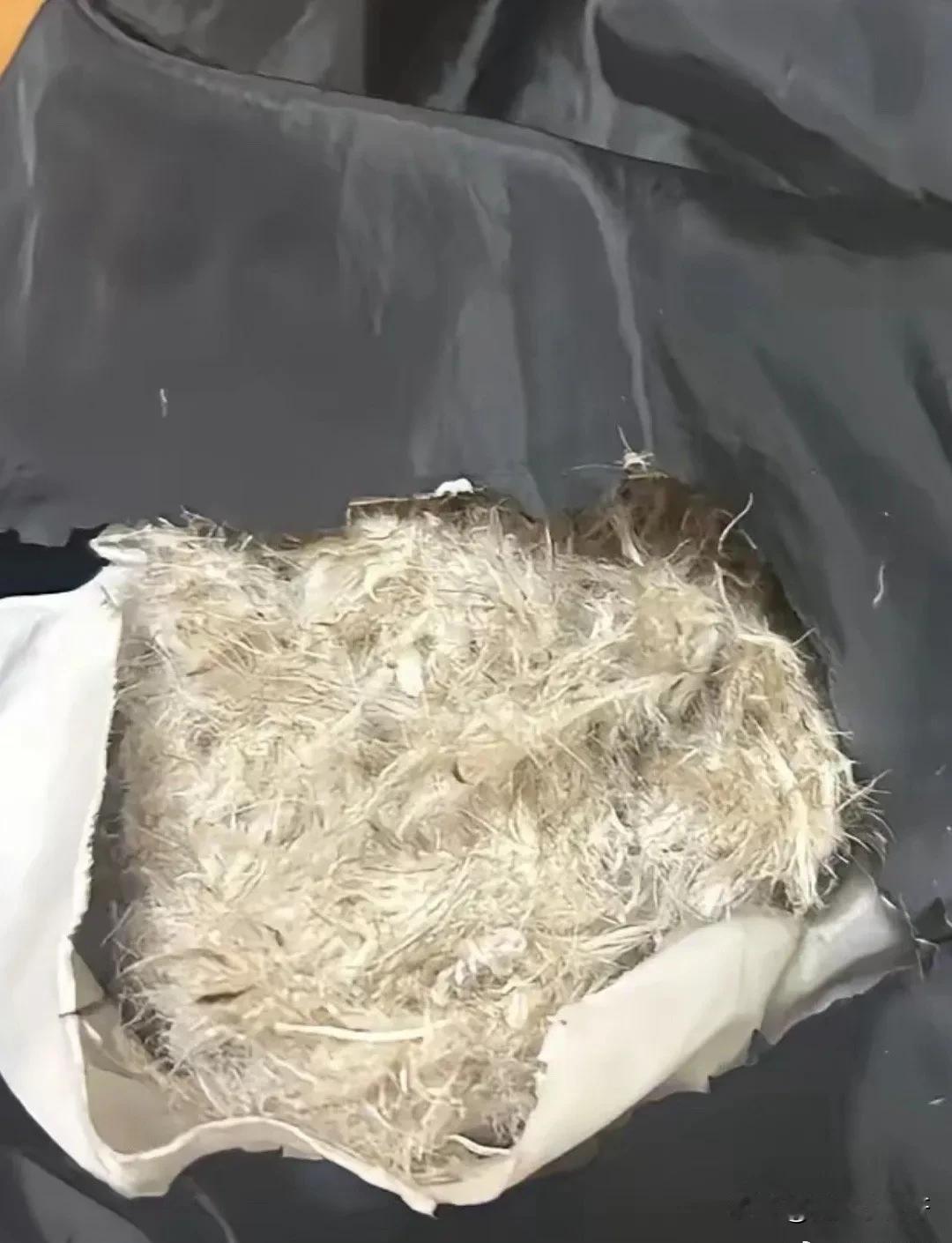 500买的羽绒马甲，大家帮忙看一下这是鸭绒吗？