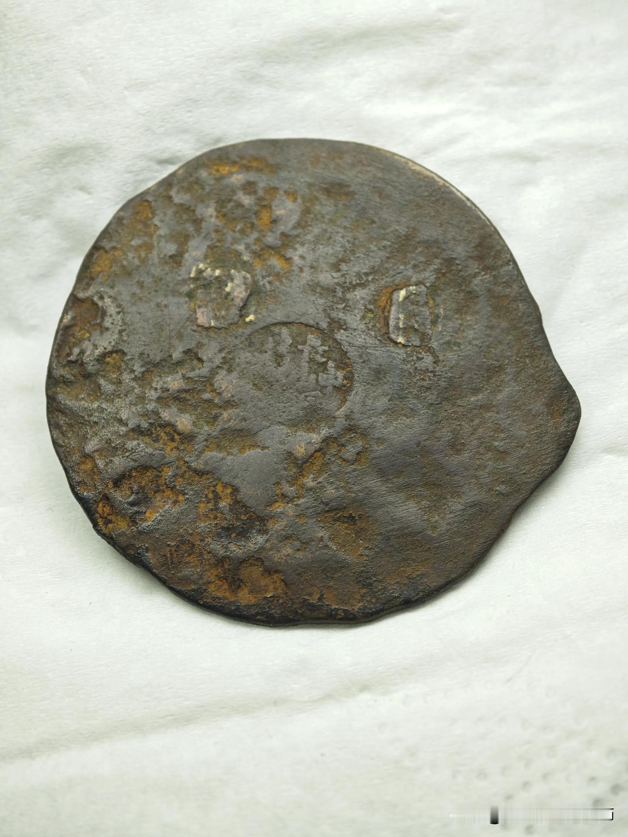 整理东西，翻出一枚1938年抗战中的西北“黄埔军校”。
背面隐约看到“长沙xx”