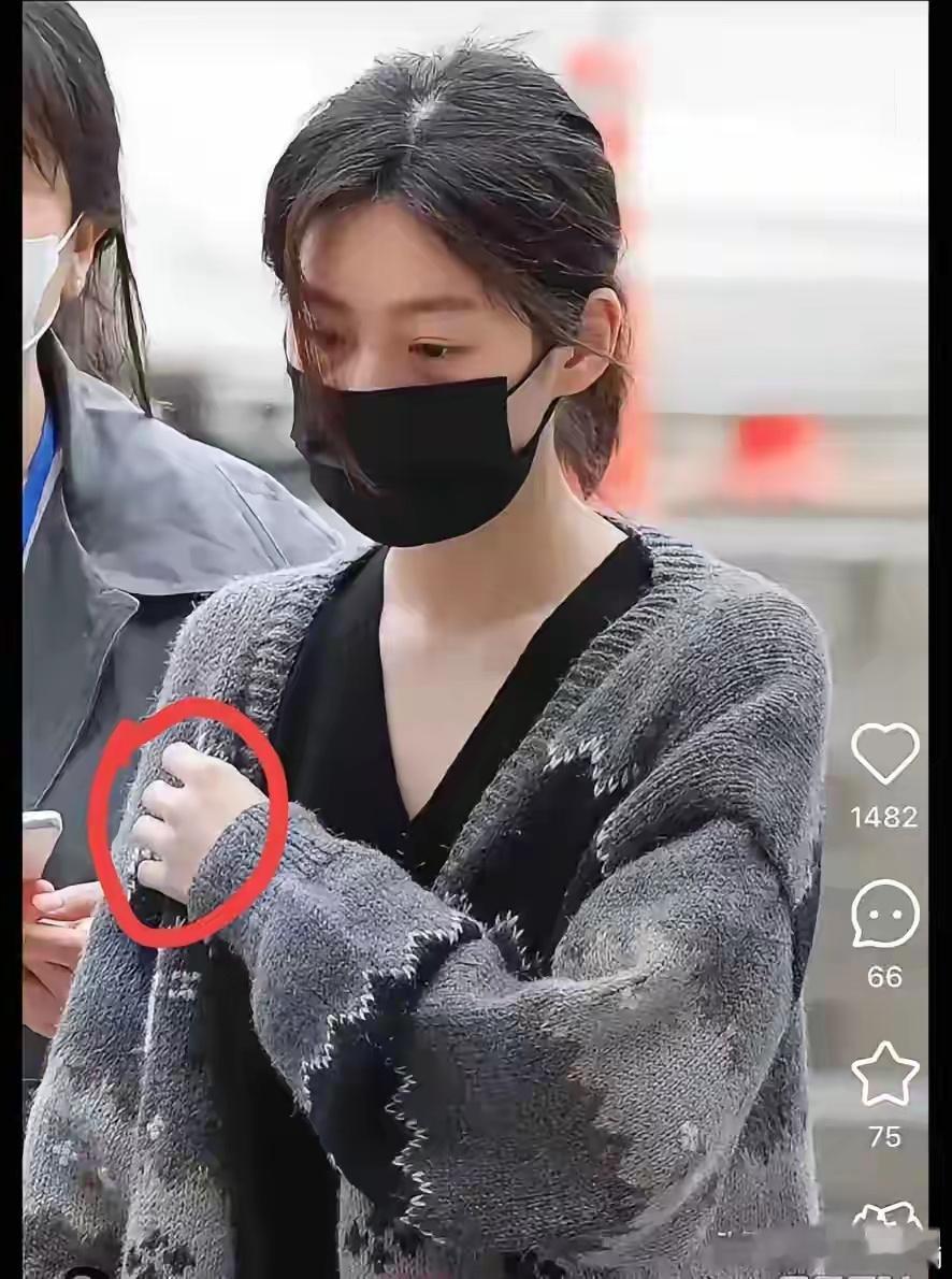 金赛纶生前的近照，压力应该很大吧！和金秀贤睡了2000个日夜，却没有换来一个承诺